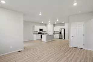 17598 E 90th Pl, Commerce City, CO 80022 - Photo 9