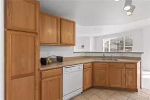 5756 N Genoa Way, Aurora, CO 80019 - Photo 7