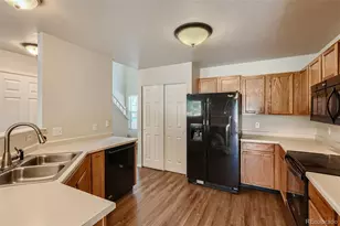 1127 S Ventura Cir, Aurora, CO 80017 - Photo 7