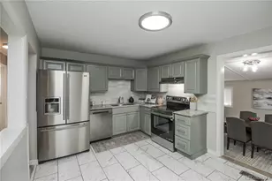 5553 Yost Ct, Denver, CO 80239 - Photo 7