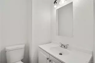 141 Oakland Ct, Aurora, CO 80011 - Photo 9