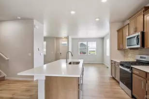 688 N Ukraine St, Aurora, CO 80018 - Photo 5