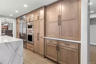 10380 E Lake Dr, Englewood, CO 80111 - Photo 9