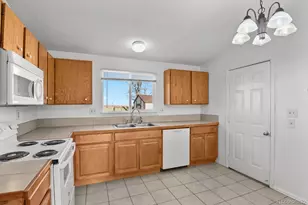 845 Madison Way, Bennett, CO 80102 - Photo 9