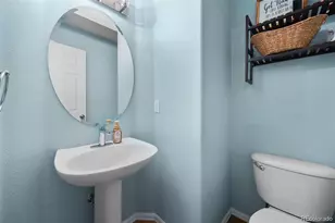 1381 S Cathay Ct, Aurora, CO 80017 - Photo 17
