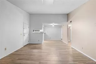 910 S Walden St, Aurora, CO 80017 - Photo 11