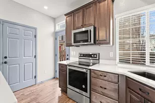 231 S Old Hammer Ct, Aurora, CO 80018 - Photo 13