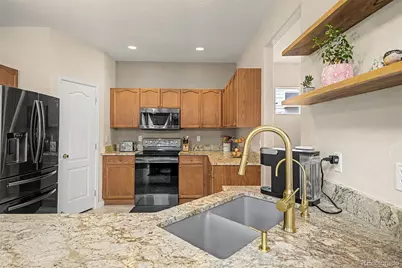 10563 Victor Street, Commerce City, CO 80022 - Photo 7