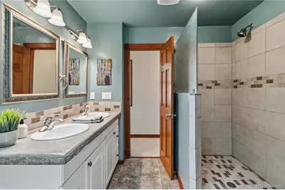 8124 S Ireland Way, Aurora, CO 80016 - Photo 37