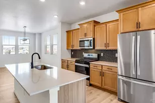 696 N Tempe St, Aurora, CO 80018 - Photo 3