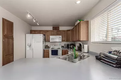 2039 Espana Way, Aurora, CO 80011 - Photo 15