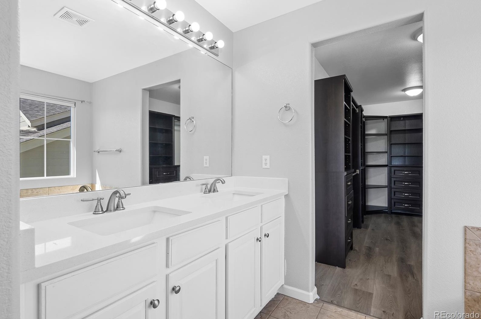 23631 Alabama Dr, Aurora CO  80018-3024 exterior