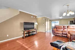 5556 Flanders Way, Denver, CO 80249 - Photo 3