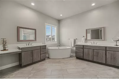 27600 E Lakeview Drive, Aurora, CO 80016 - Photo 31