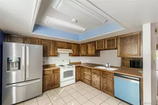 2405 S Worchester Ct, Aurora, CO 80014 - Photo 9