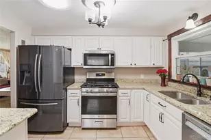 923 Geneva St, Aurora, CO 80010 - Photo 9