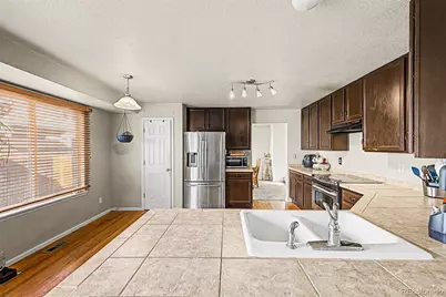 5543 Hannibal Court, Denver, CO 80239 - Photo 11