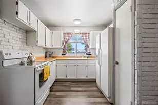 1927 Cathay Ct, Aurora, CO 80011 - Photo 3