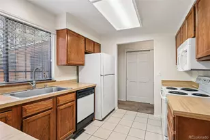 82 S Eagle Cir, Aurora, CO 80012 - Photo 5
