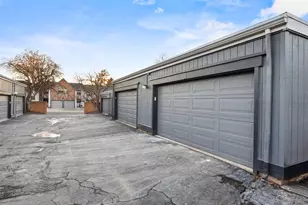 3548 S Hillcrest Dr, Denver, CO 80237 - Photo 33