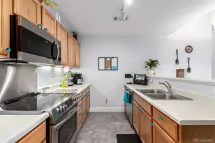 4211 S Blackhawk Cir, Aurora, CO 80014 - Photo 11