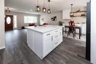 1021 Pioneer Ln, Colorado Springs, CO 80904 - Photo 9