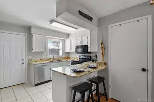 10386 W Dartmouth Ave, Lakewood, CO 80227 - Photo 7