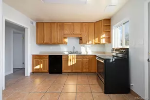 702 Scranton Ct, Aurora, CO 80011 - Photo 13