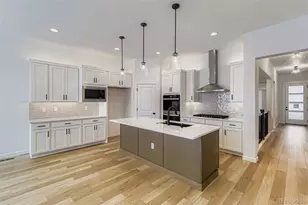 8905 S Riviera Way, Aurora, CO 80016 - Photo 9