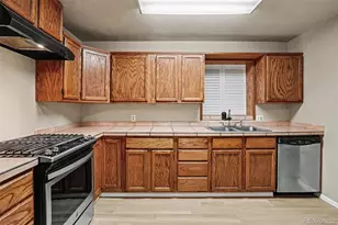 1748 Nome St, Aurora, CO 80010 - Photo 9
