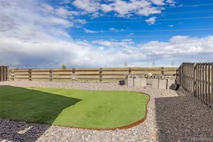 322 N Patsburg St, Aurora, CO 80018 - Photo 27