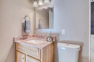 4994 Scranton Ct, Denver, CO 80239 - Photo 9