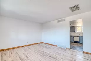 4994 Scranton Ct, Denver, CO 80239 - Photo 7