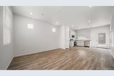 10134 Scranton Court, Commerce City, CO 80022 - Photo 7