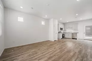 10134 Scranton Ct, Commerce City, CO 80022 - Photo 7