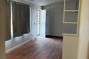 1922 Dallas St, Aurora, CO 80010 - Photo 3