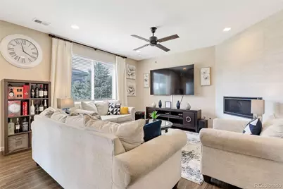 277 S Scottsburg Court, Aurora, CO 80018 - Photo 3