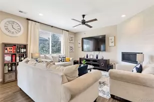 277 S Scottsburg Ct, Aurora, CO 80018 - Photo 3