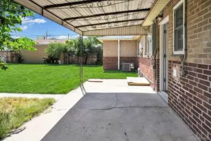 2270 Poplar St, Denver, CO 80207 - Photo 21