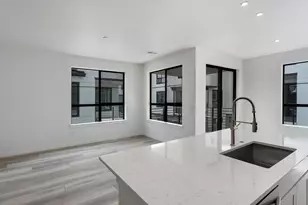 2060 S Holly St, Denver, CO 80222 - Photo 7