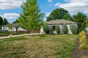 2323 Oneida St, Denver, CO 80207 - Photo 5
