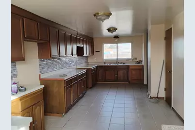 6081 E 61st Avenue, Commerce City, CO 80022 - Photo 17