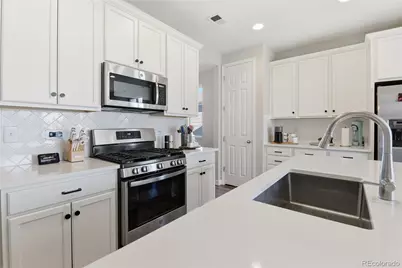 924 N Waterloo Street, Aurora, CO 80018 - Photo 3