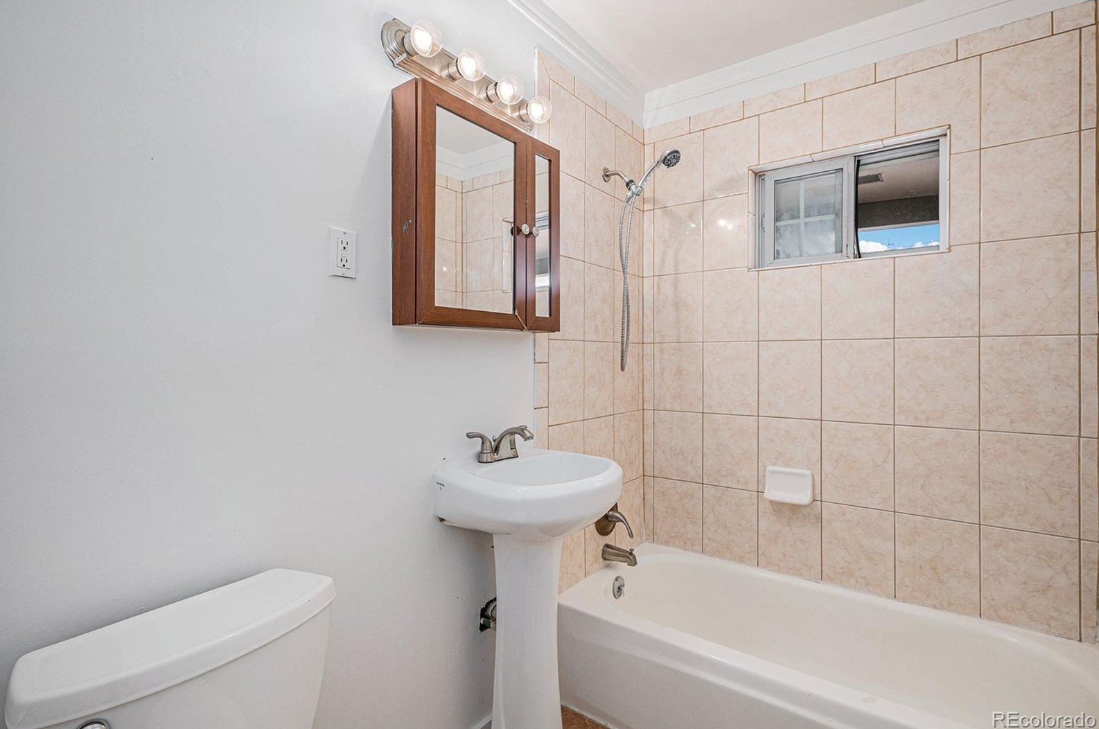 10525 Montview Blvd, Denver CO  80010-2334 exterior