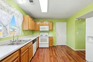 15633 E 51st Pl, Denver, CO 80239 - Photo 11