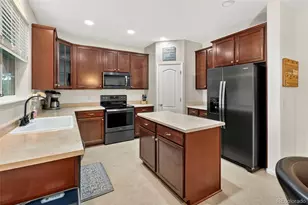 7151 S Oak Hill Cir, Aurora, CO 80016 - Photo 13