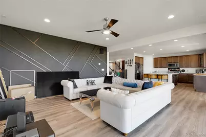 951 N Vandriver Way, Aurora, CO 80018 - Photo 17