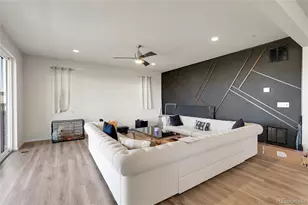 951 N Vandriver Way, Aurora, CO 80018 - Photo 15