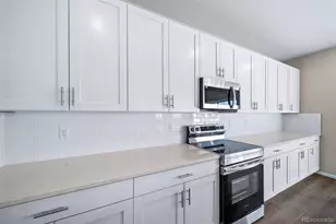 22382 E 38th Pl, Aurora, CO 80019 - Photo 5