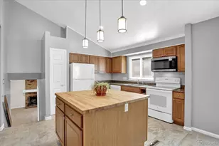 3754 S Walden Way, Aurora, CO 80013 - Photo 9